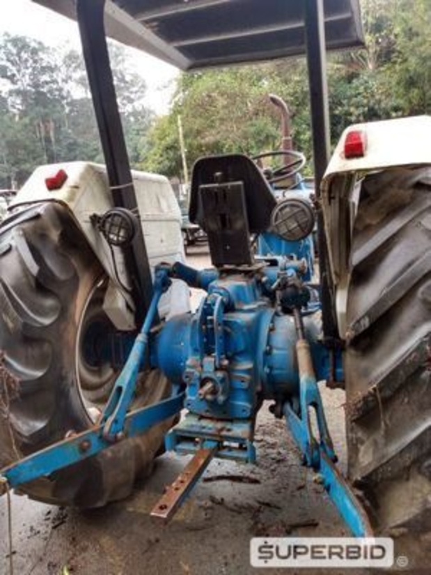 TRATOR AGRICOLA FORD 5610 (EMPLACADO), ANO: 1992, SÉRIE: V238685 (Ref: RBI)