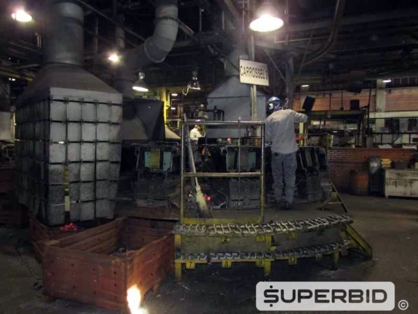 CARROSSEL PARA FUNDIÇÃO FABRICAÇÃO PRÓPRIA PARA MOLDAGEM DE PEÇAS EM FERRO GUSA E AÇO COM QUEIMADOR E EXAUSTORES (Ref.: Carrossel 2)