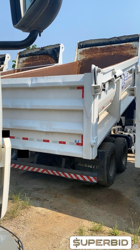 CAMINHÃO BASCULANTE VOLVO VM 330 6X4R, 2013/2013, Placa FINAL 6 (RJ), (Ref.: IBJ)