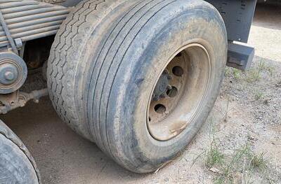 CAMINHÃO BASCULANTE VOLVO VM 330 6X4R, 2013/2013, Placa FINAL 6 (RJ), (Ref.: IBR)