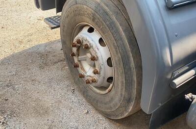 CAMINHÃO BASCULANTE VOLVO VM 330 6X4R, 2013/2013, Placa FINAL 5 (RJ), (Ref.: IBI)