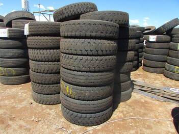 30 SUCATAS DE PNEUS 1000R20 SEM RECAPE (Ref.: D-16)