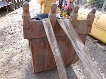 ESCAVADEIRA NEW HOLLAND E135B, ANO: 2011, SÉRIE: NATA1342 (Ref: SBO / TP38265)