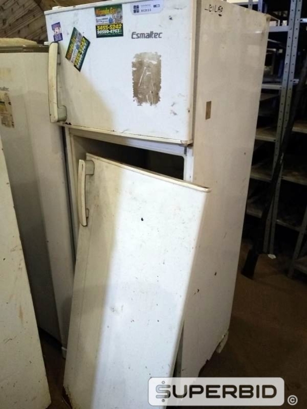 8 GELADEIRAS, 8 TANQUINHOS, 2 MICROONDAS, 3 FREEZERS E 5 FOGÕES. (Ref.: SCD)