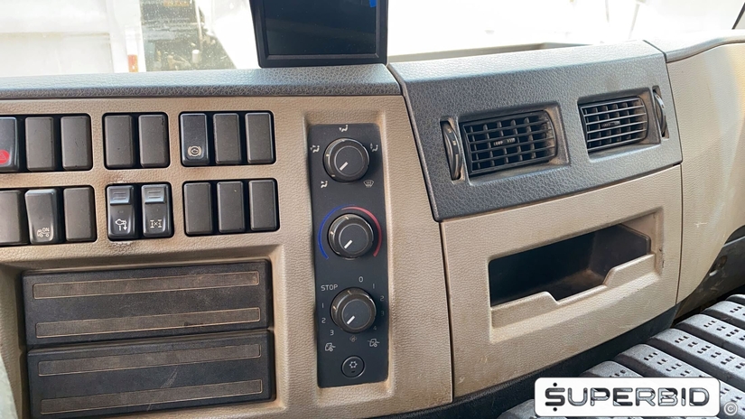 CAMINHÃO BASCULANTE  VOLVO VM 330 6X4R, 2012/2012, Placa FINAL 7 (RJ),  (Ref.: IBQ)