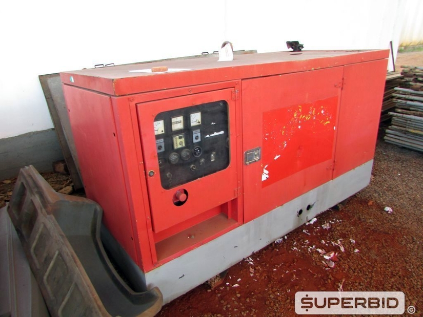 GRUPO GERADOR SILENCIADO DIESEL 78/81 KVA (Ref.: FEU)