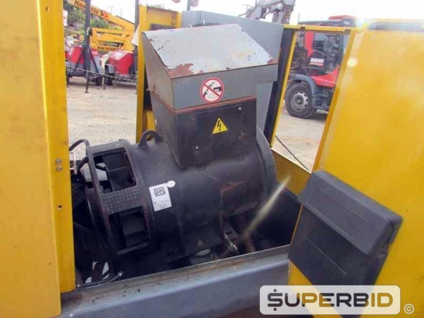SUCATA DE CABINE PARA GERADOR ATLAS COPCO QAS170 E SUCATA DE GERADOR WEG GTA251AL24 (Ref.: JDY)