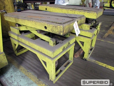 02 BANCADAS MÓVEIS ELEVATÓRIAS MECÂNICAS, DIMENSÕES (1,50X0,70 METROS). (Ref.: WMDI_UM02)