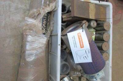 PEÇAS PARA MÁQUINAS PESADAS: BUCHAS, FILTROS, PINOS, CHAPAS DESGASTE, CAMISA, VEDADOR E OUTROS, (104 PÇ.) (Ref.: JE)