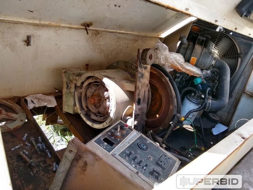 TORRE DE ILUMINAÇÃO REBOCÁVEL TEREX RL4000. (Ref.: SL)