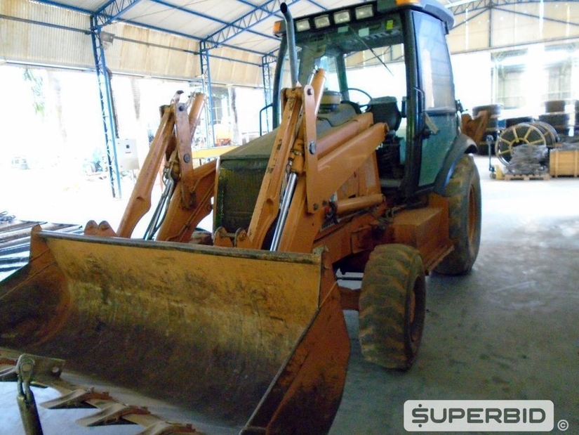 RETROESCAVADEIRA CASE 580M 4X4, ANO: 2011, CAP: CAÇAMBA: 1M3., SÉRIE: HBZN580MVBAH01498 (Ref: SBQ / TP18853)