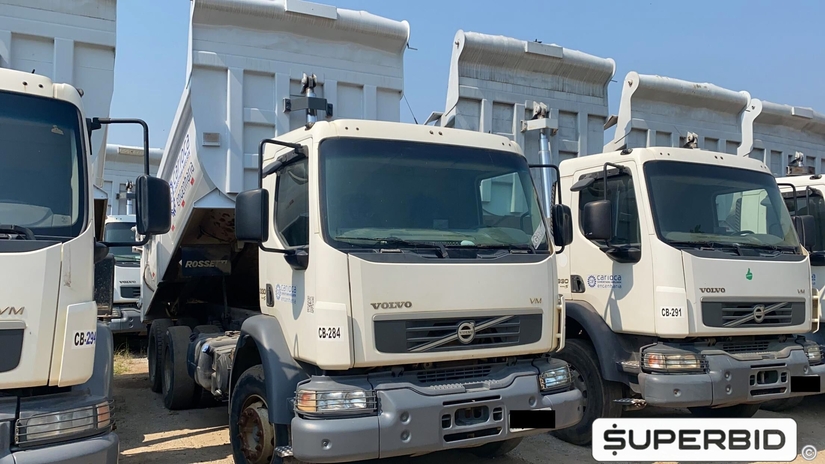 CAMINHÃO BASCULANTE VOLVO VM 330 6X4R, 2013/2013, Placa FINAL 6 (RJ), (Ref.: IBJ)