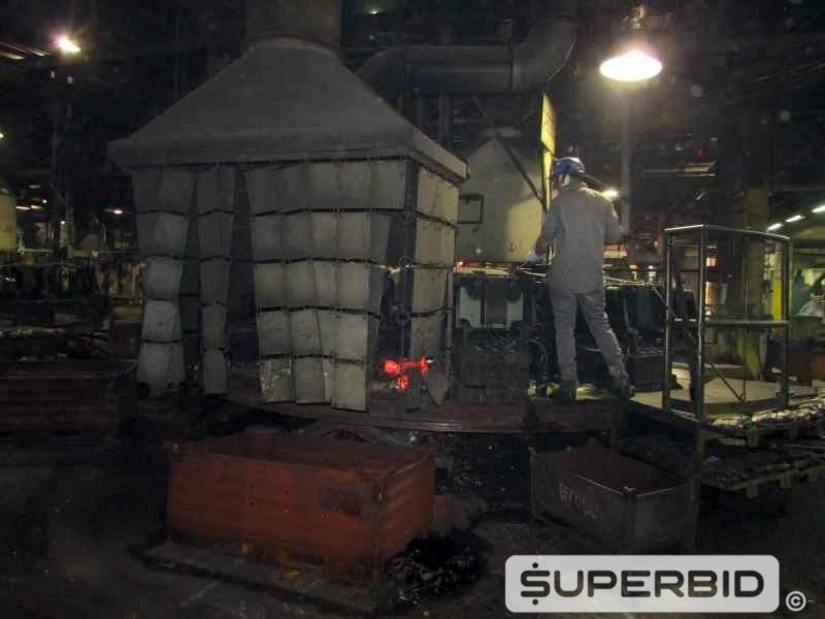 CARROSSEL PARA FUNDIÇÃO FABRICAÇÃO PRÓPRIA PARA MOLDAGEM DE PEÇAS EM FERRO GUSA E AÇO COM QUEIMADOR E EXAUSTORES (Ref.: Carrossel 9)