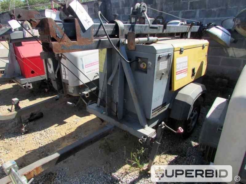 TORRE DE ILUMINACAO TEREX RL4000 E TORRE DE ILUMINACAO Á DIESEL ATLAS COPCO QLTM20, ANO: 2013, SÉRIE: BRP092109, (02 PÇ.) (Ref.: JER)