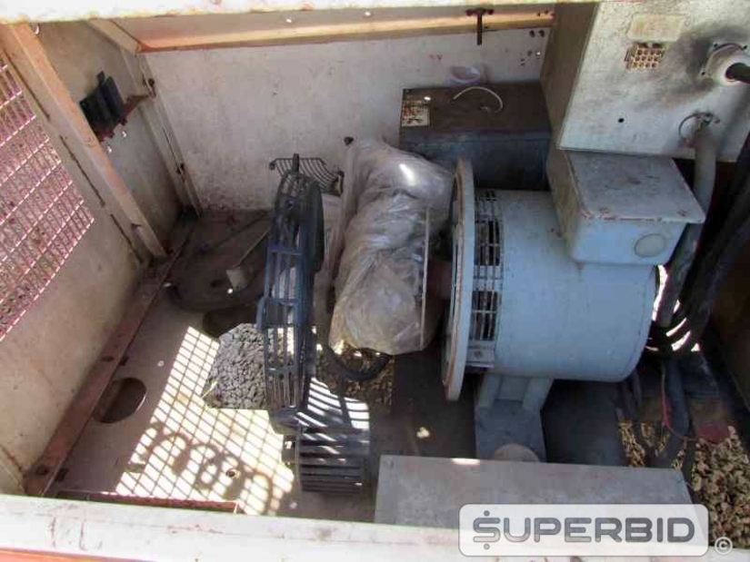 TORRE DE ILUMINAÇÃO Á DIESEL TEREX RL4000, ANO: 2008, SÉRIE: RL409-774 E SUCATA DE TORRE DE ILUMINAÇÃO TEREX RL4000, (02 PÇ.) (Ref.: JEL)