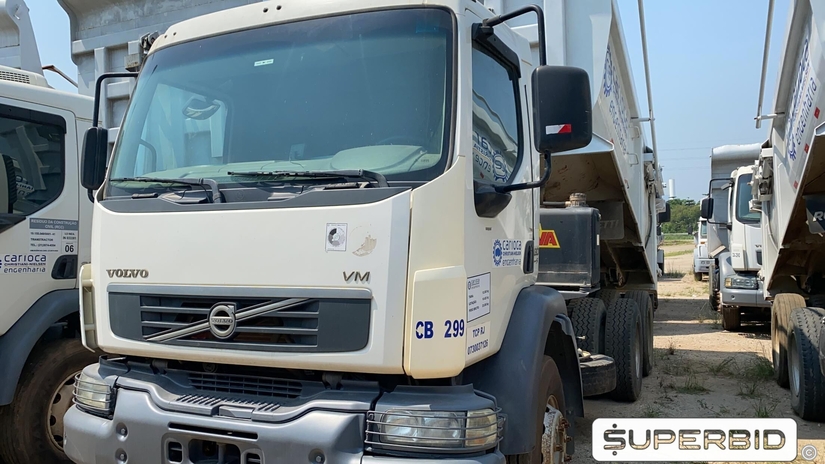 CAMINHÃO BASCULANTE VOLVO VM 330 6X4R, 2013/2013, Placa FINAL 6 (RJ), (Ref.: IBR)