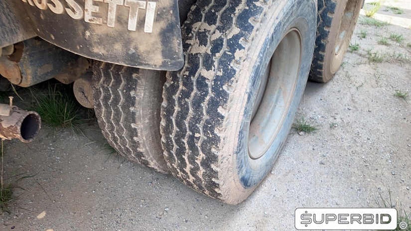 CAMINHÃO BASCULANTE VOLVO VM 330 6X4R, 2013/2013, Placa FINAL 8 (RJ),