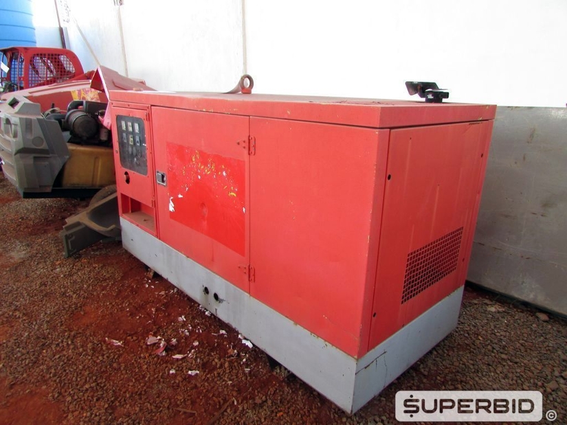 GRUPO GERADOR SILENCIADO DIESEL 78/81 KVA (Ref.: FEU)