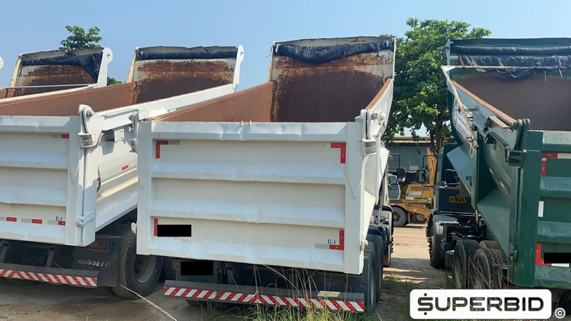 CAMINHÃO BASCULANTE VOLVO VM 330 6X4R, 2013/2013, Placa FINAL 5 (RJ), (Ref.: IBI)