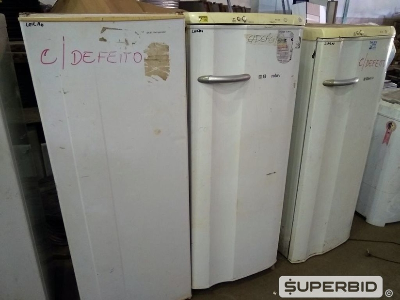 8 GELADEIRAS, 8 TANQUINHOS, 2 MICROONDAS, 3 FREEZERS E 5 FOGÕES. (Ref.: SCD)