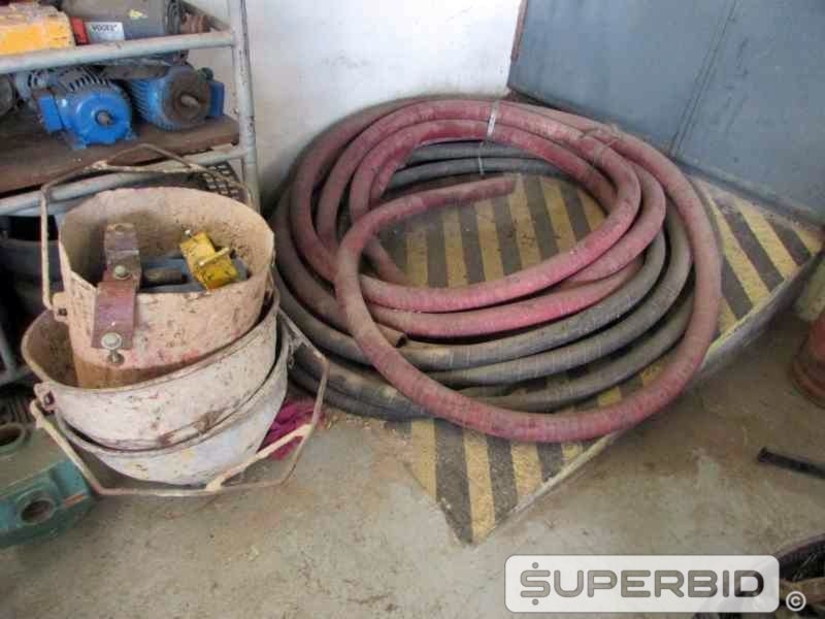 SUCATAS DE MOTORES ELÉTRICOS 3 Á 7 CV, CARRINHOS PARA ROSQUEADEIRA, CHAVES DE PARTIDA, MANGUEIRAS DE AR 1 POL. E OUTROS, (APROX. 64 PÇ.) (Ref.: JES)