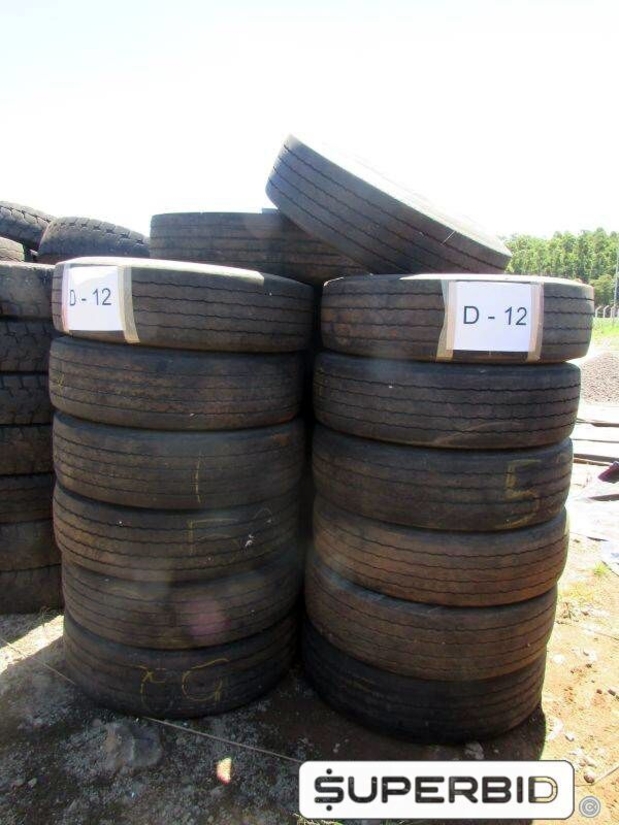 20 SUCATAS DE PNEUS MICHELIN 295/80 PARA REAPROVEITAMENTO. (Ref.: D-12)