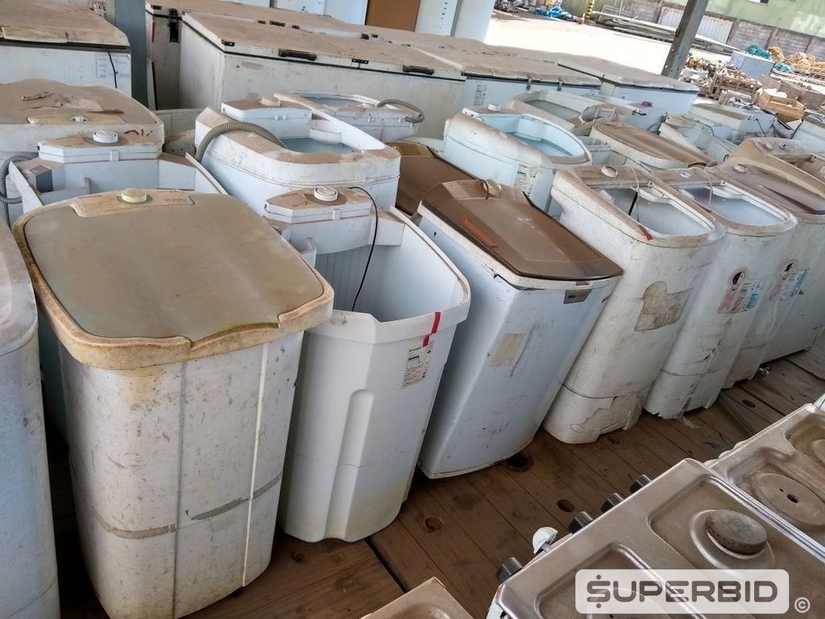 FOGÃO INDUSTRIAL, 24 FOGÕES, 36 TANQUINHOS, 8 FREEZER'S HORIZONTAIS E 31 GELADEIRAS. (Ref.: SS)