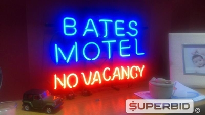 Canal dos Caçadores - Placa Neon Psicose