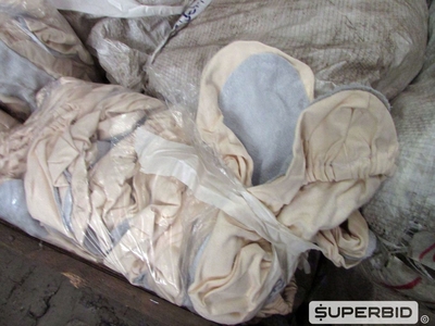 EPI'S: LUVAS E PANTUFAS DE LONA (APROX: 1.059 PÇS). (Ref.: V215_UM02)