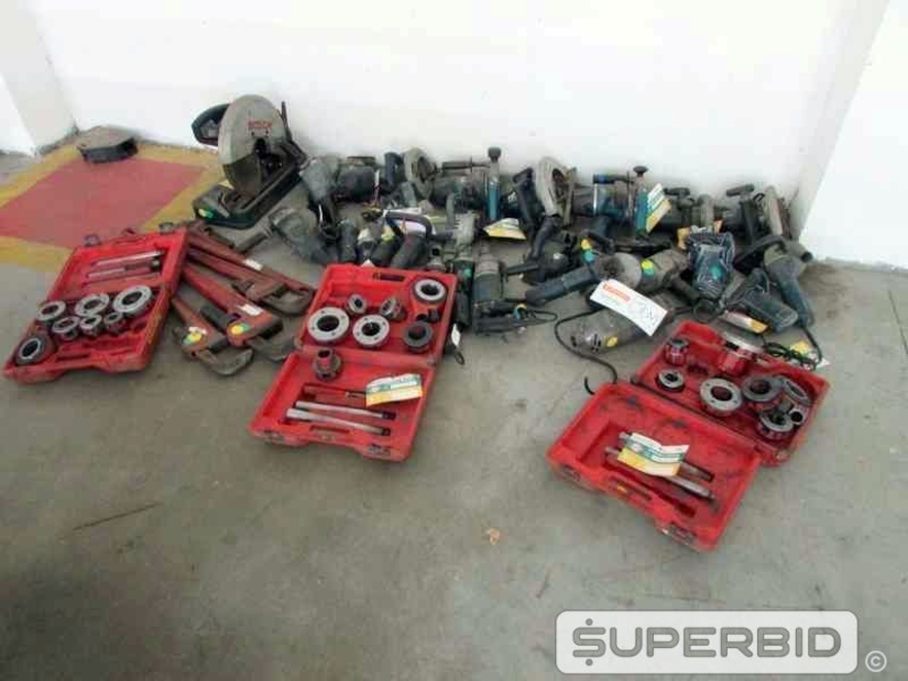 CHAVE GRIFFO, ESMERILHADEIRA, SERRA CIRCULAR, FURADEIRA DE IMPACTO, TARRAXA MANUAL E OUTROS, (35 PÇ.) (Ref.: JDM)