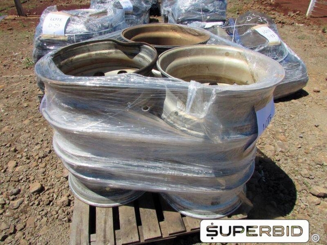 06 RODAS DE ALUMÍNIO ARO 8.25 x 22.5 E 03 RODAS DE FERRO ARO 7.50 x 22.5 (Ref.: D-34)