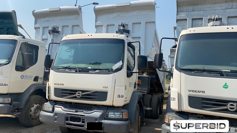 CAMINHÃO BASCULANTE VOLVO VM 330 6X4R, 2013/2013, Placa FINAL 6 (RJ), (Ref.: IBJ)