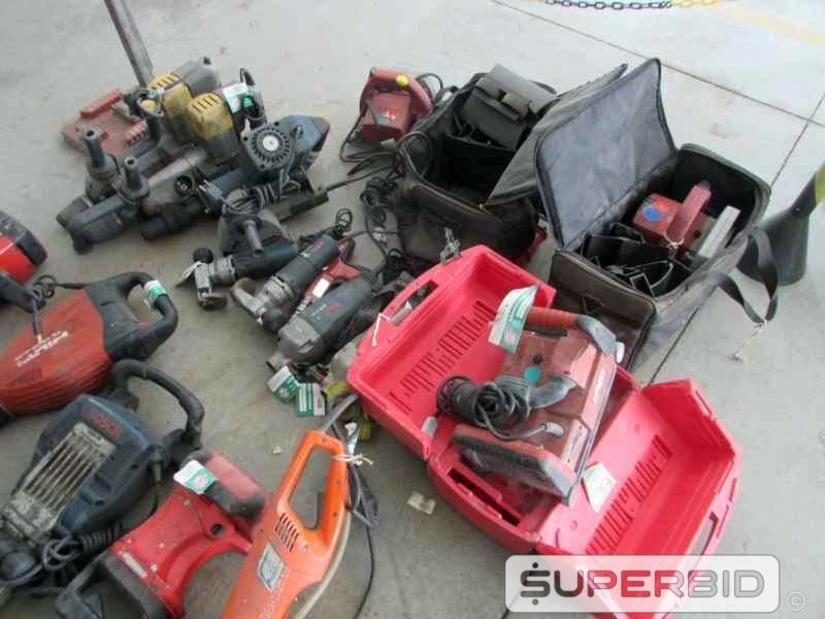 PERFURATRIZ DIAMANTADA, TESOURA FACA ELÉTRICA, CANALETEIRA ELÉTRICA, PISTOLA FINCA PINO E OUTROS, (20 PÇ.) (Ref.: JDQ)