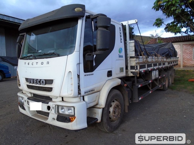 CAMINHÃO GRADE BAIXA IVECO TECTOR 240E25S, 2011/2012, Placa FINAL 2 (MG), (Ref.: SBR)