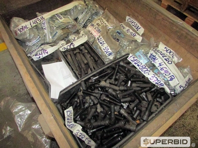 PEÇAS DE APLICAÇÃO EM VAGÕES FERROVIÁRIOS: PORCAS, PARAFUSOS E CONTRAPINOS (APROX. 8.598 PÇS). (Ref.: V191_UM02)