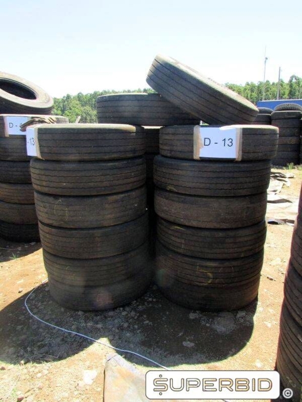 20 SUCATAS DE PNEUS 275/80 PARA REAPROVEITAMENTO (Ref.: D-13)