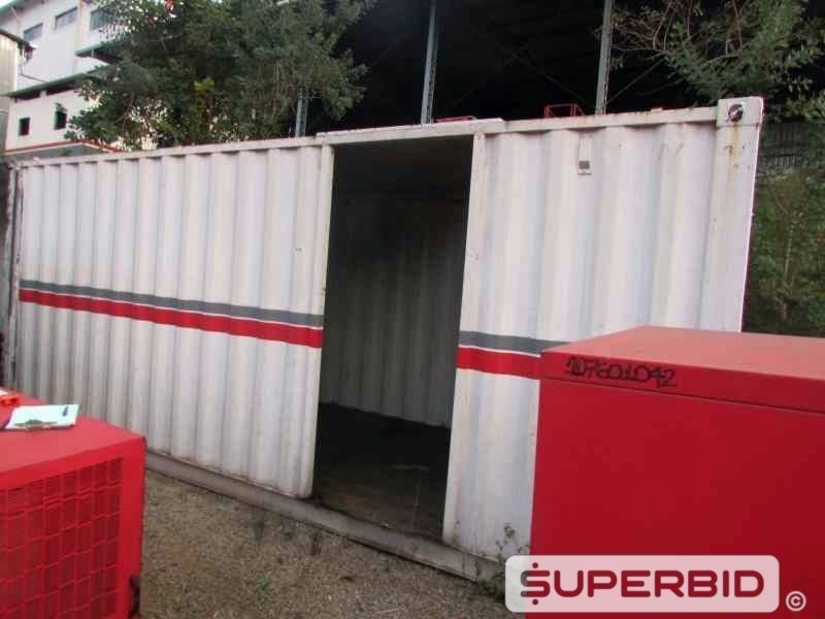 02 CONTAINERS EM AÇO, UTILIZADOS COMO STAND DE LOJA DE CONSTRUÇÃO. (Ref.: JEF)