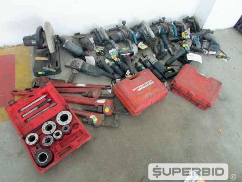 CHAVE GRIFFO, ESMERILHADEIRA, SERRA CIRCULAR, FURADEIRA DE IMPACTO, TARRAXA MANUAL E OUTROS, (35 PÇ.) (Ref.: JDM)