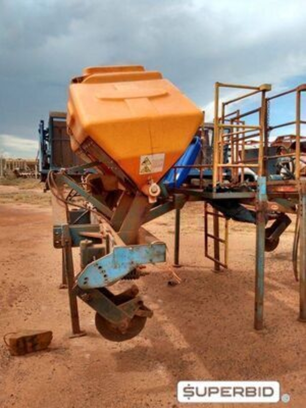 DISTRIBUIDORA DE ADUBO DMB, ANO: 2013, SÉRIE: 80615 (Ref.: 1235)