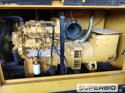 GRUPO GERADOR Á DIESEL OLYMPIAN CATERPILLAR GEP 88-1, ANO:2010, SÉRIE: OLY00000TB4S02217, POT: 80/100 KVA CARENADO (Ref.: RBE)