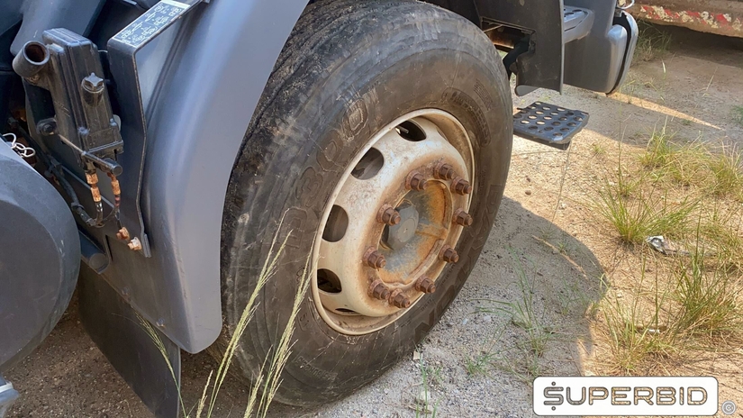 CAMINHÃO BASCULANTE VOLVO VM 330 6X4R, 2013/2013, Placa FINAL 4 (RJ), (Ref.: ICA)