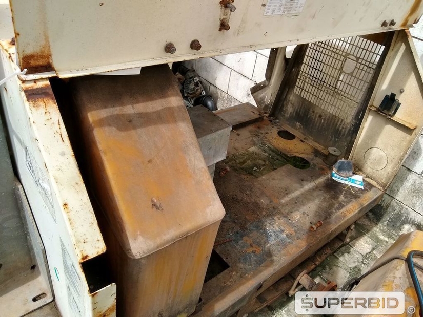 CARRETINHA DE TORRE DE ILUMINAÇÃO COM MOTOR TEREX RL4000. (Ref.: SO)