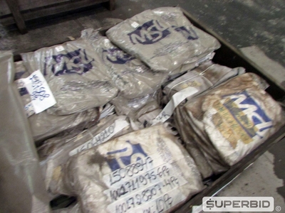 EPI'S: MACACÕES ANTICHAMAS, PERNEIRAS E PALETÓS (APROX: 190 PÇS). (Ref.: V214_UM02)