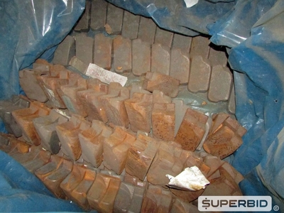 PEÇAS DE APLICAÇÃO EM VAGÕES FERROVIÁRIOS: CUNHAS DE FRICÇÃO DIREITA P/ BARBER 7" X12" (APROX. 80 PÇS). (Ref.: V188_UM02)