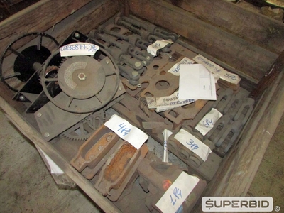 PEÇAS DE APLICAÇÃO EM VAGÕES FERROVIÁRIOS: ALAVANCAS, BOLSAS, CHAVETAS E OUTROS (42 PÇS). (Ref.: V211_UM02)