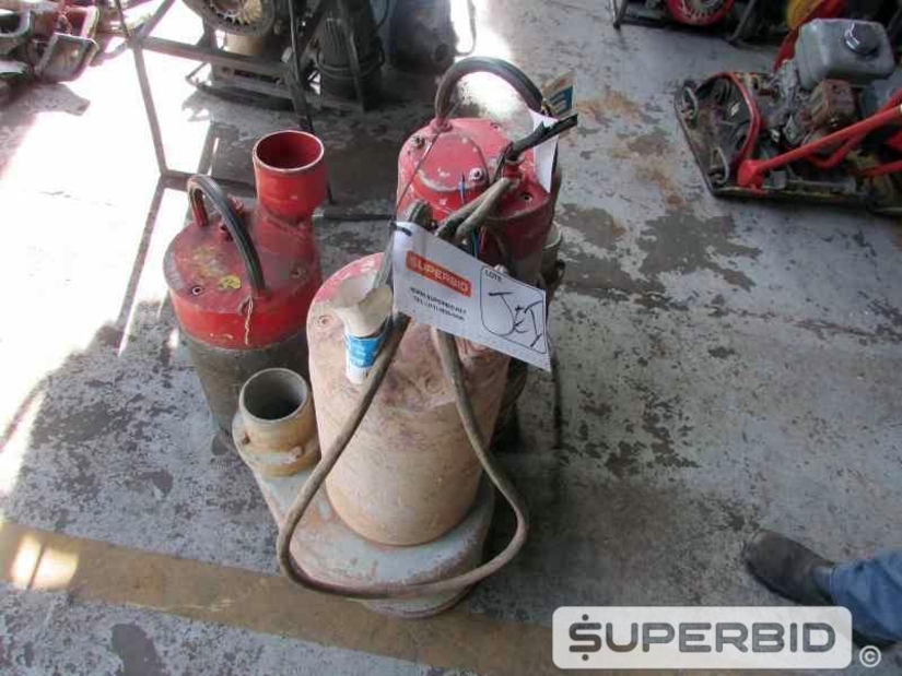 BOMBA SUBMERSIVEL SPV P40 4 POL., CAÇAMBA ESCAVADEIRA E SUCATAS DE QUADRO DE DISTRIBUIÇÃO, (08 PÇ.) (Ref.: JEI)