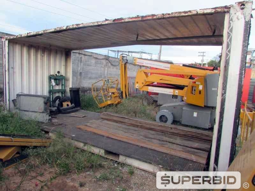 02 CONTAINERS EM AÇO, UTILIZADOS COMO STAND DE LOJA DE CONSTRUÇÃO. (Ref.: JEF)