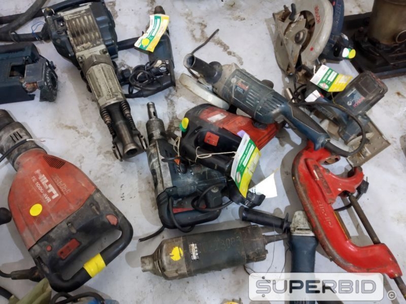 MOTOR VIBRADOR, MANGOTES MECÂNICO, ROMPEDORES DIVERSOS, MARTELETES ROMPEDORES E OUTROS (48 PÇS) (Ref.: RBC)