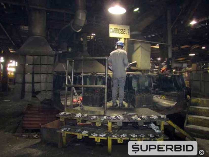 CARROSSEL PARA FUNDIÇÃO FABRICAÇÃO PRÓPRIA PARA MOLDAGEM DE PEÇAS EM FERRO GUSA E AÇO COM QUEIMADOR E EXAUSTORES (Ref.: Carrossel 9)