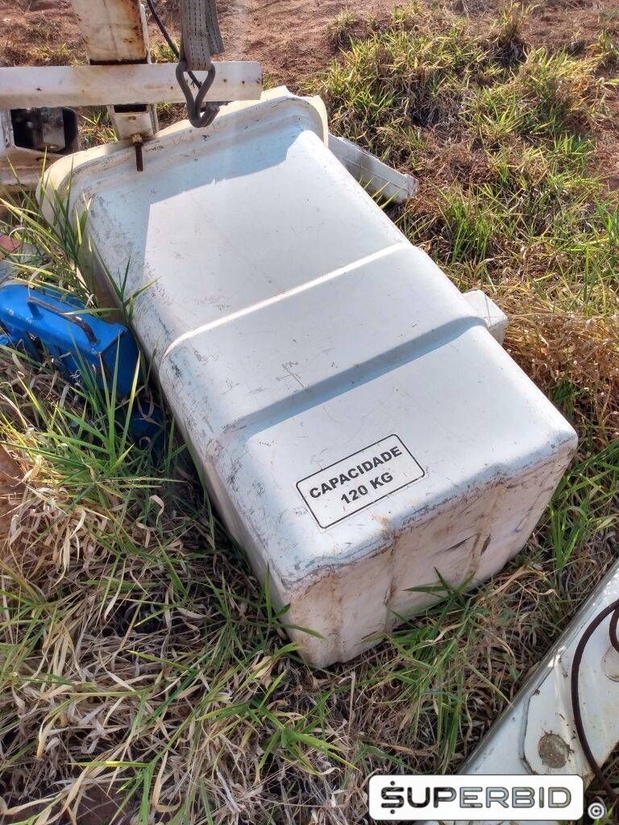 SUCATA DE IMPLEMENTOS: CARROCERIAS DIGGER, GUINDAUTO, ESCADAS, CESTOS AÉREOS E OUTROS